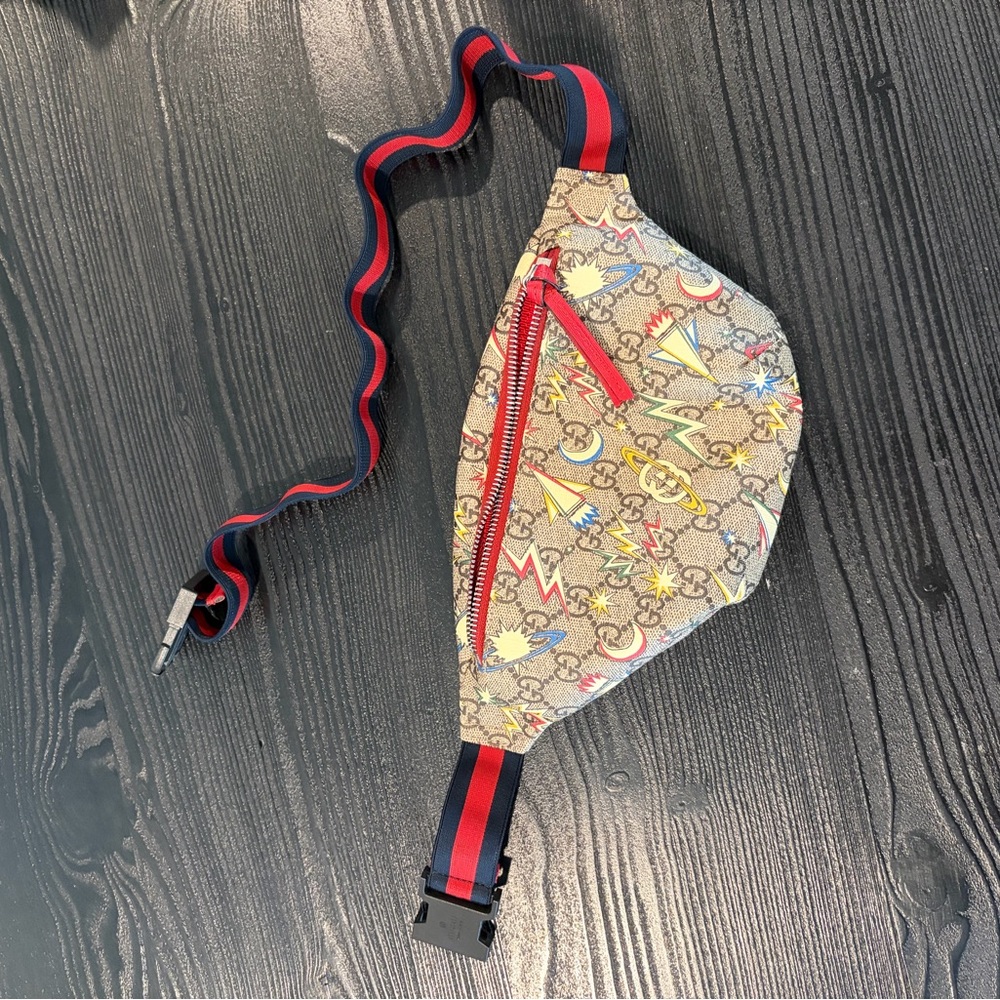 Gucci Beige Waist/Crossbody Bag with Red and Multicolor Accents - Picture 9 of 9